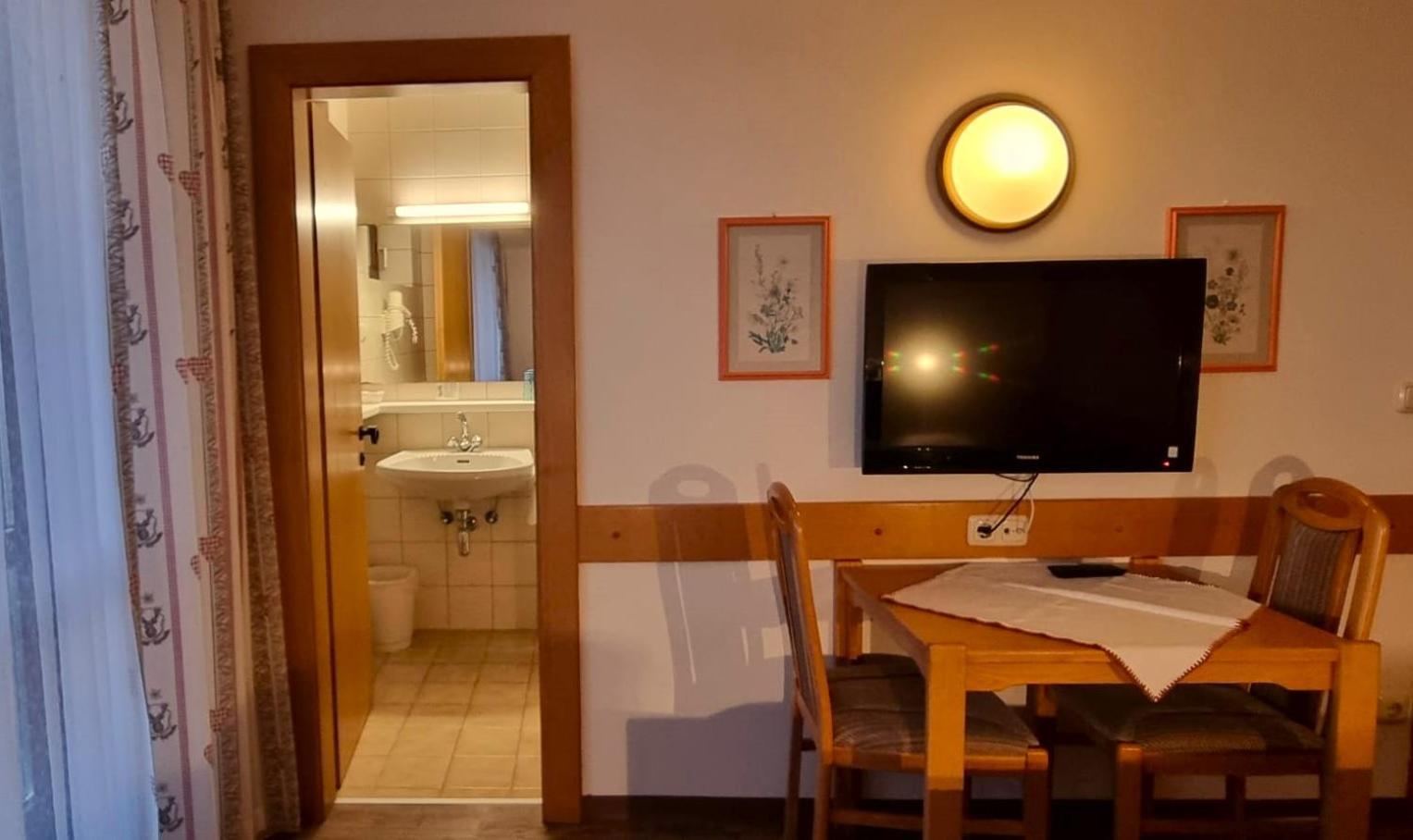 Hotel Baumgartnerhof Finkenstein am Faaker See ภายนอก รูปภาพ